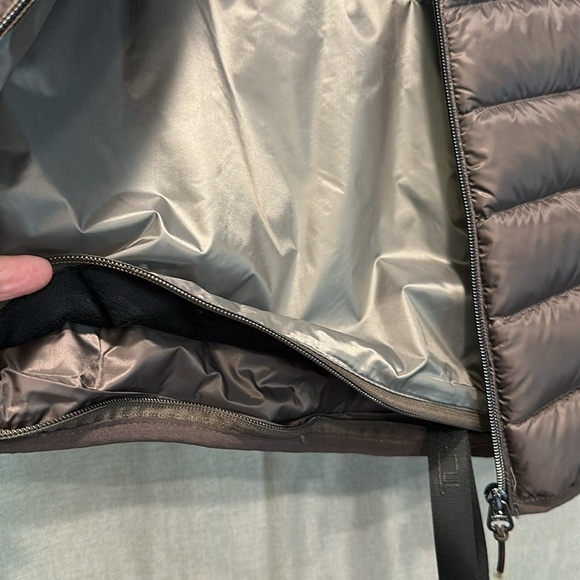 Tumi Pax Men’s Metallic Brown-Gray Packable Puffer Vest Large - Picture 10 of 10